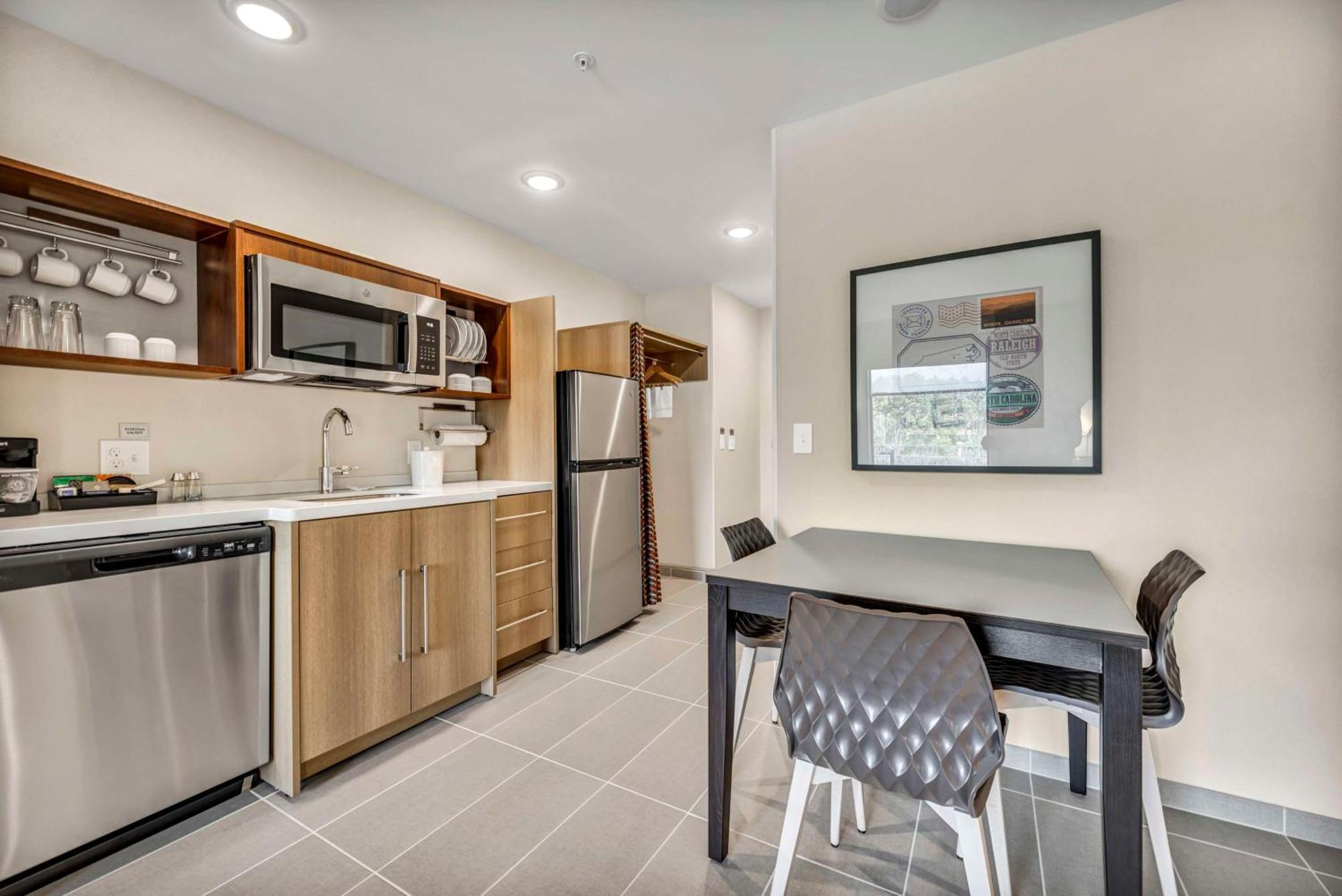 Home2 Suites By Hilton Raleigh West Lenovo Center Екстер'єр фото