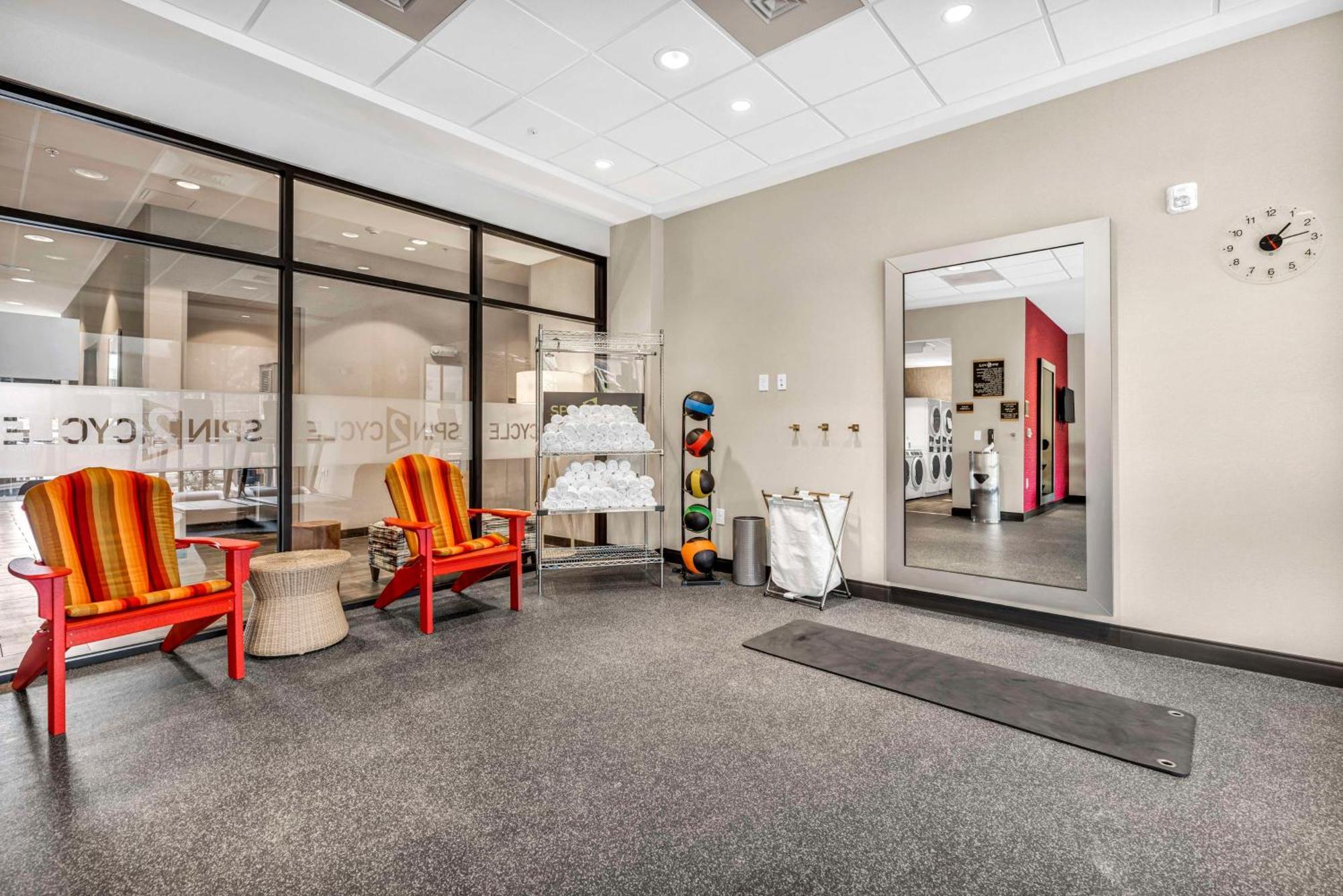 Home2 Suites By Hilton Raleigh West Lenovo Center Екстер'єр фото