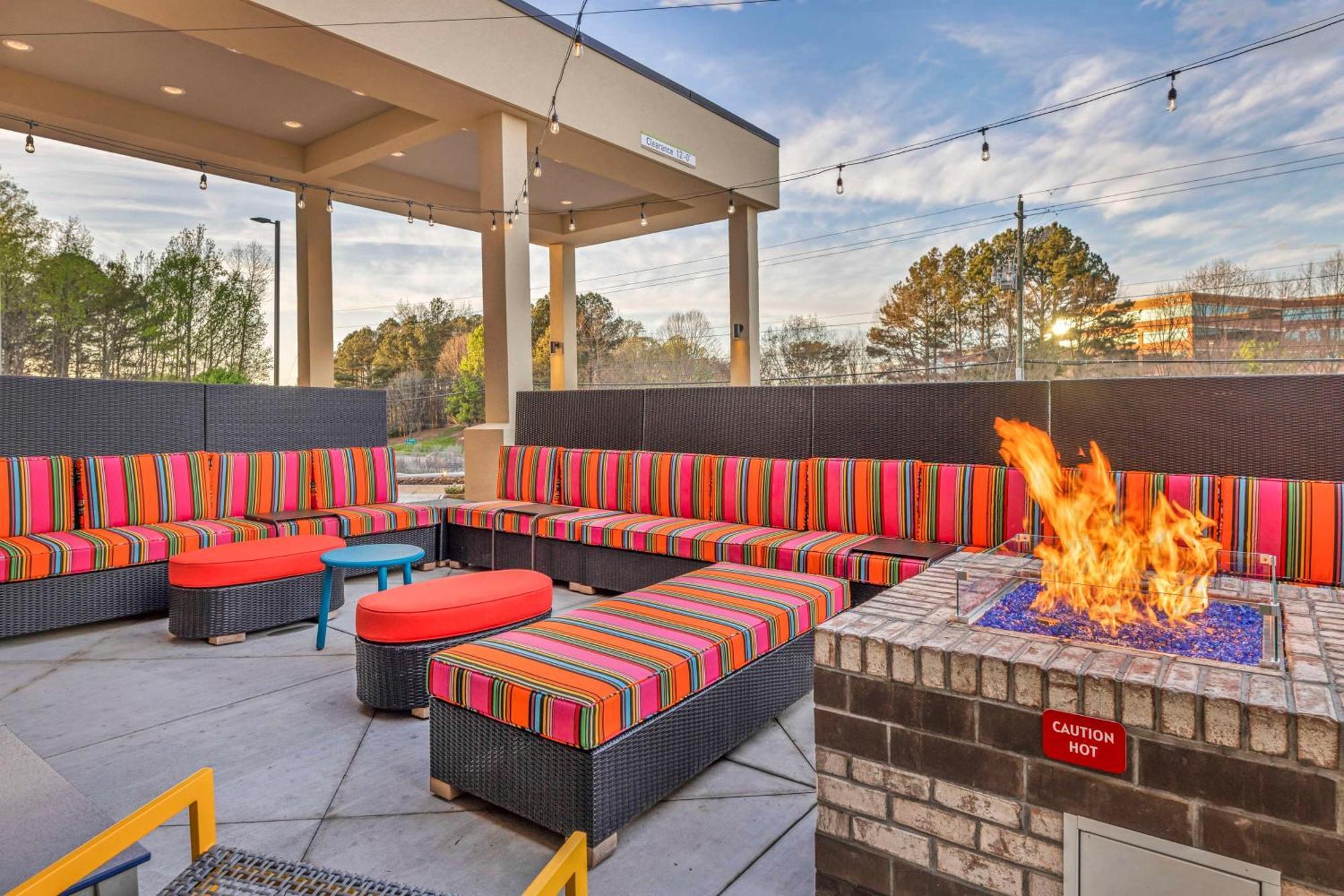 Home2 Suites By Hilton Raleigh West Lenovo Center Екстер'єр фото
